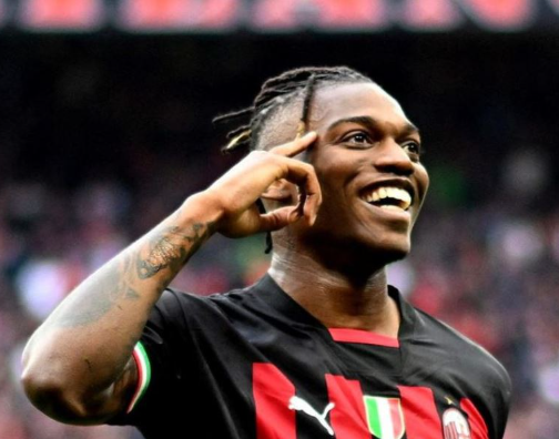 2-gol-rafael-leao-berhasil-bawa-milan-ke-puncak-serie-a