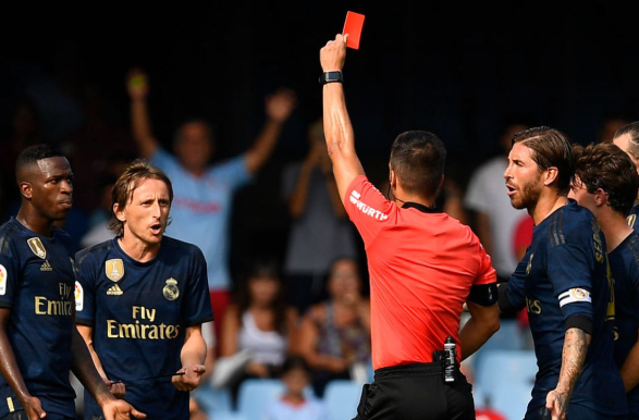 aturan-kartu-kuning-dan-merah-dalam-pertandingan-sepak-bola