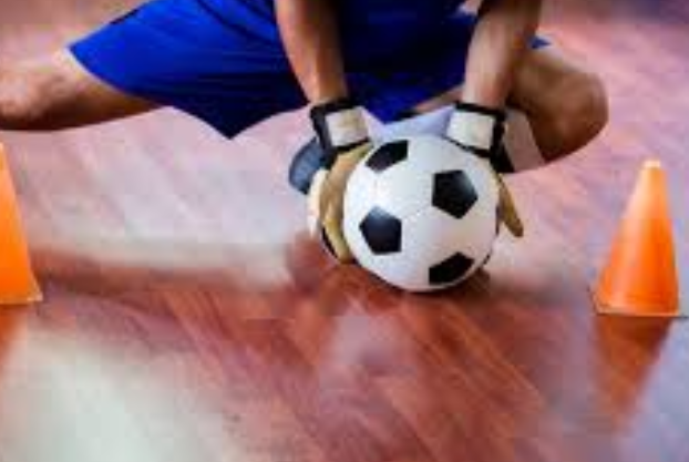 teknik-refleks-kiper-menghadapi-tembakan-jarak-dekat